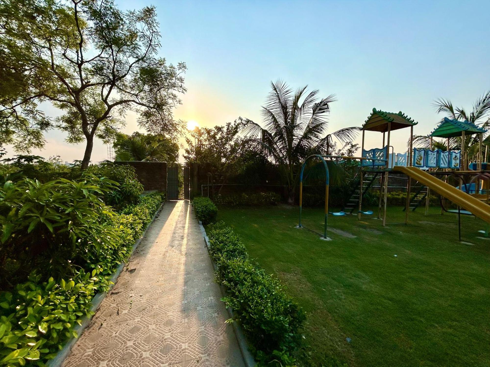 Palli Bangla Resort, Near Ruby Hospital, Anandapur Kalkutta Exterior foto