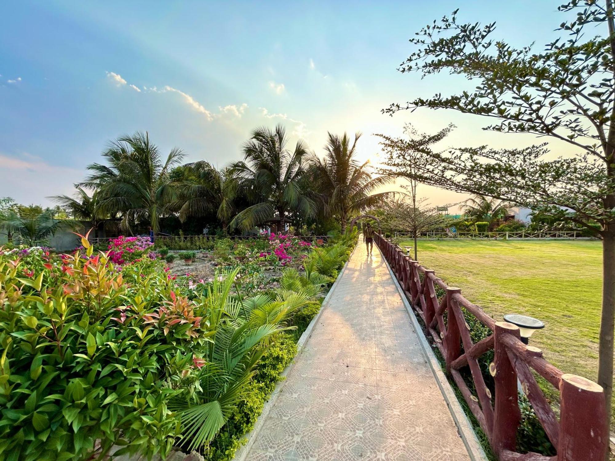 Palli Bangla Resort, Near Ruby Hospital, Anandapur Kalkutta Exterior foto